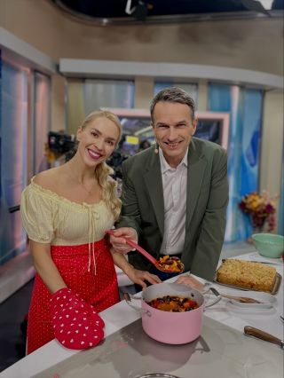 ✨ Dobré ráno s Denčou ✨ Dneska to byla zase jízda! 😄 🥣 Fazolový guláš — poctivý, hustý a tak žravý, že zmizel dřív, než...