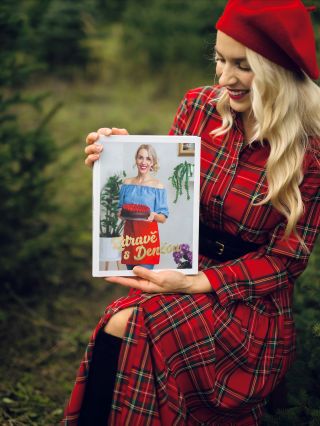 ✨ Vánoce začínají v kuchyni… tam, kde to voní skořicí, vanilkou a láskou. A právě tam vznikla i moje kuchařka – z...